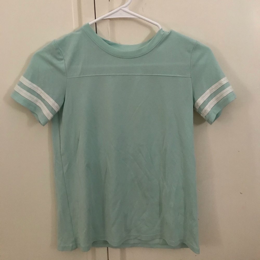 athletic short sleeve shirt